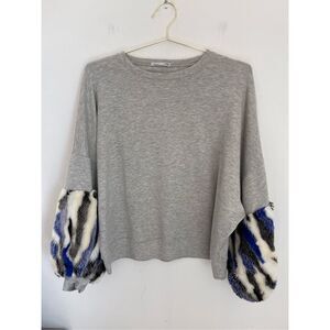 ZARA Oversized Sweatshirt With Faux Fur Size XS